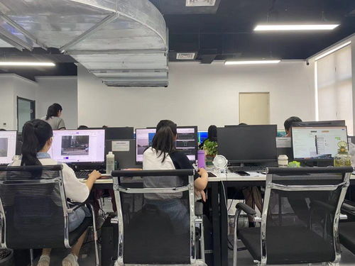 大模型狂歡背后的隱秘角落 富士康工人轉(zhuǎn)向AI標(biāo)注，青春喂養(yǎng)AI后的未來(lái)迷思